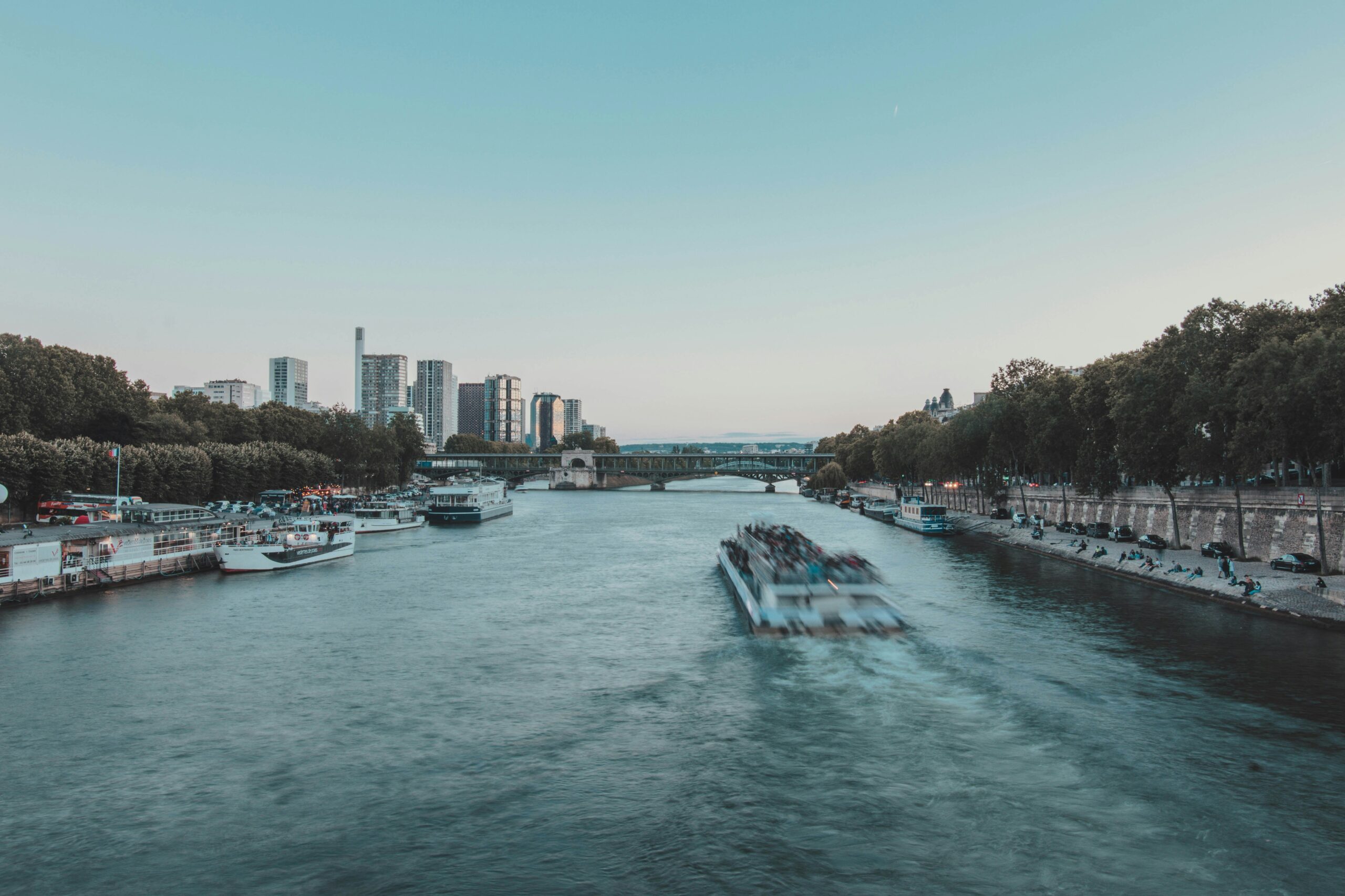 Pourquoi découvrir Paris à bord d&#8217;un bateau mouche ?