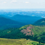 Le Puy-de-Dôme, une destination famille 100% fraîcheur ⁣! 